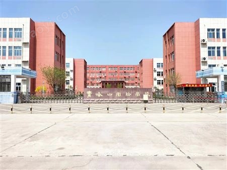 yj-19泰安迎金学校电动伸缩门头底板的材质